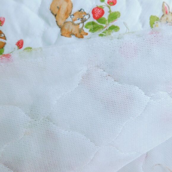 VTG 70s Quilted FABRIC 41x41 Strawberries Critters Squirrels Cotton/Poly Blend - Picture 6 of 9
